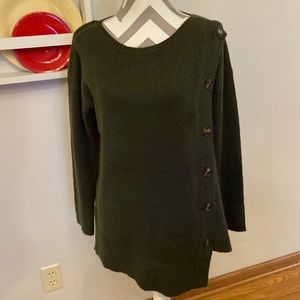 NWT Cable & Gauge olive green sweater with buttons, size medium